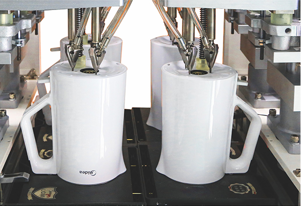 自動鎖螺絲機(jī)圖片